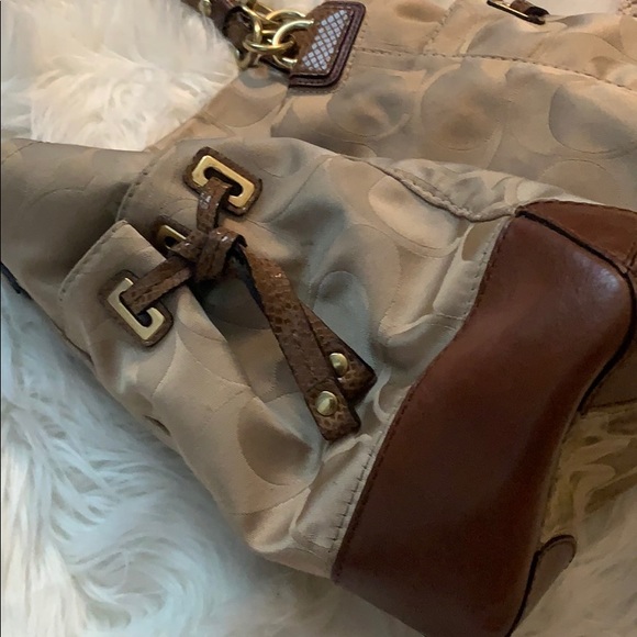 Coach | Logo Handbag - Picture 2 of 8